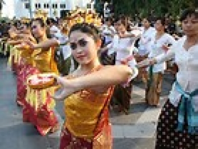 رقصة اريا من بالي في مدينة سيمارانغ