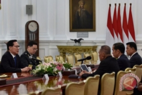 الرئيس الإندونيسي يستقبل وفد وزير دفاع كوريا الجنوبية