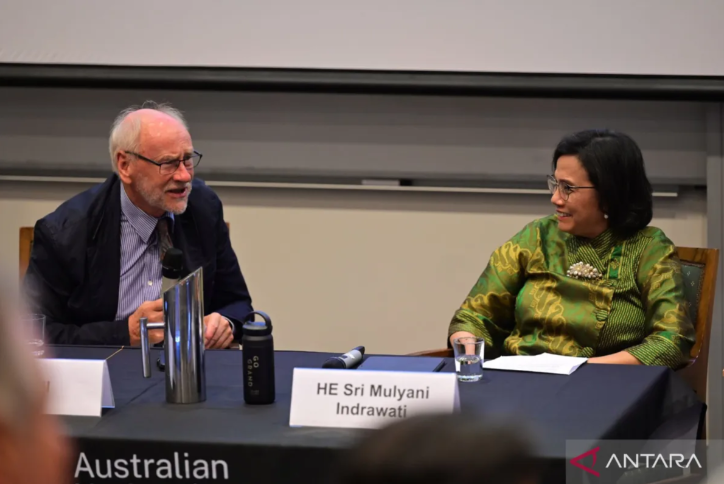 Indonesian Finance Minister Sri Mulyani (right) at the Public Lecture of the Indonesia Project and The Australian National University (ANU) in Canberra, Australia, on Tuesday (December 12, 2023). (ANTARA/HO-Finance Ministry/rst)