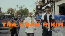 Regional Liedjes: Trausah Pikir gezongen door Nowela Feat.Sandi