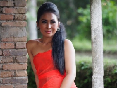 Volksliedjes : Ratu Anom gezongen door Puspa Dewi