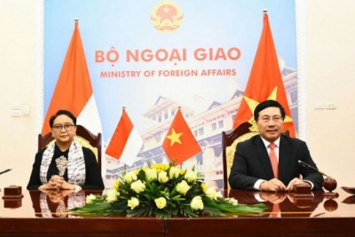 Minister van Buitenlandse Zaken Retno L.P. Marsudi en Minister van Buitenlandse Zaken van Vietnam, Pham Binh Minh