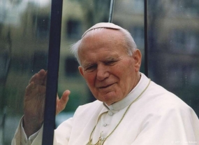 Buitenland : Relikwie van paus Johannes Paulus II gestolen