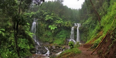 Source : https://eastjava.com/blog/2015/06/11/grenjengan-waterfall-popular-waterfall-on-pacet-tourism-in-mojokerto/