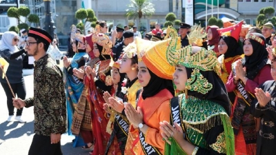 Indonesiërs verlevendigen nationale dagparade in Brunei Darussalam