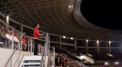 President Joko Widodo huldigt Solo, Centraal Java, het Stadion van Manahan in