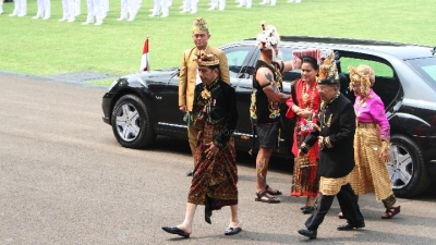 President Joko Widodo, First Lady Iriana Joko Widodo, Vice President Jusuf Kalla en mevrouw Mufidah Jusuf Kalla arriveren op de locatie van de 74e Independence Day Ceremony, State Palace, Jakarta, zaterdag 17 augustus 2019. 
