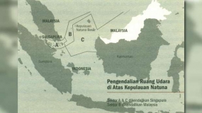 Kontrol ruang udara di atas Kepulauan Riau. (Dok. Chappy Hakim/Red &amp; White Publishing)
