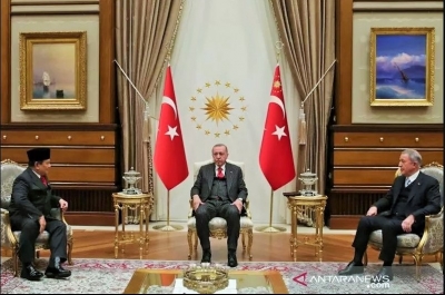 Minister van Defensie Prabowo Subianto bespreekt de samenwerking met de Turkse president Recep Tayyip Erdoğan