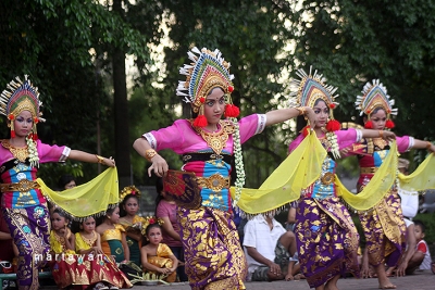 Balinese dans, Kembang Girang 