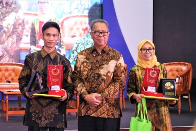 Twee Indonesische schrijvers in het buitenland ontvingen de VOI Literature Award 2019