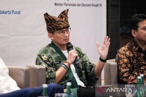  Sandiaga Uno était conférencier lors de l&#039;événement « Indonesia Tourism Outlook 2024 » initié par le Forum des journalistes touristiques et de l&#039;économie créative (Forwaparekraf) à Jakarta, mardi (28/11/2023). ANTARA/ HO-Kemenparekraf.