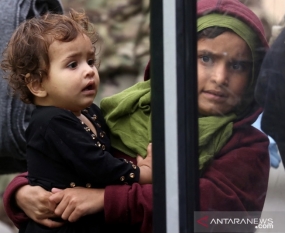 La première vague de réfugiés afghans arrive au Kosovo pour le transit