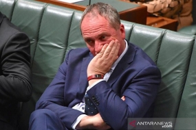 Le vice-Premier ministre australien condamné à une amende pour ne pas avoir porté de masques dans un lieu public.