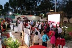 L&#039;Indonésie organise une exposition de tissage et de batik indonésiens à Cuba