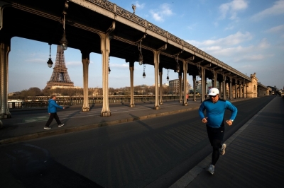 Le jogging en journée est interdit à Paris car la France resserre les règles de confinement