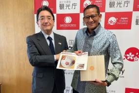 Le ministre du Tourisme et de l&#039;Économie créative Sandiaga Uno lors de sa rencontre avec le commissaire de l&#039;Agence japonaise du tourisme, Ichiro Takahashi, à Tokyo, Japon, lundi (4/3/2024). HO-Kemenparekraf.