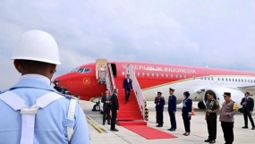 Président Joko Widodo est arrivé à la base Halim Perdanakusuma, Jakarta, dimanche (14/1/2024), après avoir visité trois pays de l&#039;ASEAN du 9 au 14 janvier 2024. (Bureau de presse du Secrétariat présidentiel)