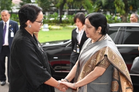 La ministre indonésienne des affaires étrangères a reçu la visite de son homologue de l’Inde à Jakarta