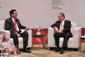 Le ministre de coordination des affaires maritimes et des investissements, Luhut Binsar Pandjaitan, rencontre le premier ministre chinois Li Qiang à Jakarta. (Photo : Special)