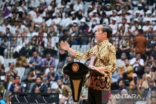 Jokowi invite les gens à planter autant d&#039;arbres que possible à Jakarta