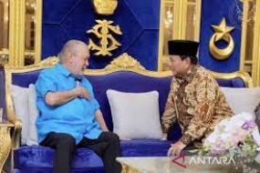 Ministre de la défense rencontre le sultan de Johor pour discuter des questions de défense