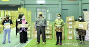 Aider Brunei à faire face à COVID, la communauté indonésienne distribue des dons