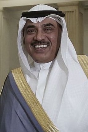 Commencer la vaccination COVID-19, le Premier ministre du Koweït est le premier à être vacciné