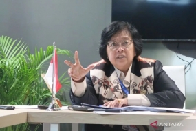 Siti Nurbaya Bakar, a présenté le parcours de l&#039;Indonésie dans la réduction des émissions de carbone au pavillon indonésien de la zone de conférence COP28 à Dubaï, aux Émirats arabes unis, mercredi (29/11/2023). (ANTARA/Sugiharto Purnama)