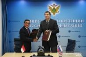 Le ministre indonésienne du droit et des droits de l&#039;homme signe un accord juridique avec la Russie