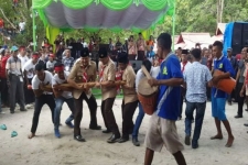 La danse du bambou fou des Moluques