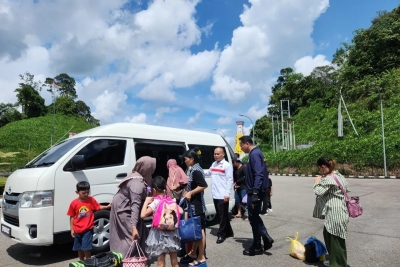 Le Consulat général de la République d&#039;Indonésie (KJRI) Kuching aide à nouveau à rapatrier (rapatrier) les citoyens indonésiens problématiques et bloqués au Sarawak vers l&#039;Indonésie via PLBN Entikong, Kalimantan occidental.  ANTARA/HO-KJRI Kuching