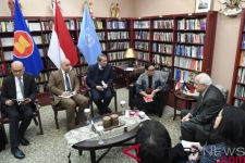 Archives - La ministre indonésien des Affaires étrangères Retno Marsudi (quatrième à gauche) a rencontré l&#039;ambassadeur palestinien auprès de l&#039;ONU Riyad Mansour (cinquième à gauche) à New York, aux États-Unis, lundi (21/1/2019). (Ministère indonésien des Affaires étrangères)