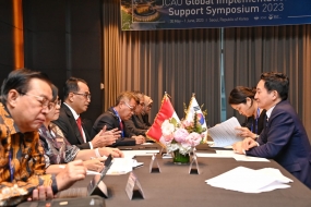 Le ministre indonésien des Transports Budi Karya Sumadi lors d&#039;une réunion bilatérale avec le ministre sud-coréen des Transports Hee-Ryong Won pour discuter du développement de la coopération dans le secteur des transports, en particulier aérien et ferroviaire