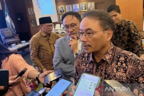Directeur général du développement national des exportations au ministère du Commerce, Didi Sumedi (au centre), interviewé à Jakarta, mardi (19/12/2023). ANTARA/Harianto