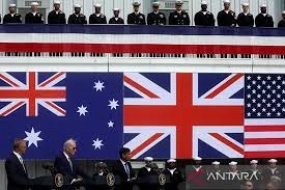 Des milliers d&#039;Australiens manifestent contre la base de sous-marins nucléaires