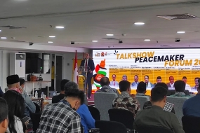 L&#039;ambassadeur adjoint de Palestine en Indonésie, Ahmed Metani, a prononcé un discours lors du talk-show du Peacemaker Forum dans le cadre du Mois de la solidarité palestinienne 2023 à Jakarta, mercredi (29/11/2023). (ANTARA/Asri Mayang Sari)