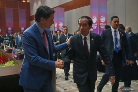 Le président Joko Widodo serre la main du Premier ministre canadien Justin Trudeau après le sommet ASEAN-Canada à Jakarta, mercredi (6/9/2023). ANTARA FOTO/Centre de presse Sommet de l&#039;ANASE 2023/Akbar Nugroho Gumay/foc.
