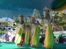 La danse Baksa Kembang, danse du royaume de Banjar, Kalimantan du Sud.
