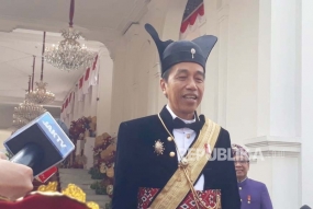 Le président Joko Widodo portait la tenue traditionnelle Ageman Songkok Singkepan Ageng pour la 78e cérémonie du Jour de l&#039;indépendance indonésienne au Palais Merdeka, le 17 août 2023. Photo : Republika/N Dessy Suciati Saputr