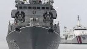 Cinq navires de la République d&#039;Indonésie - KRI sécurise les eaux de Natuna
