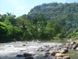 La rivière Limbong Sitodo dans l&#039;ouest de Sulawesi.