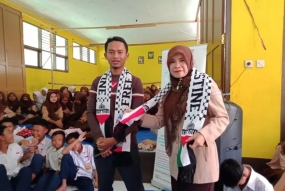 Aman Palestin mène une éducation à Cilawu, Garut