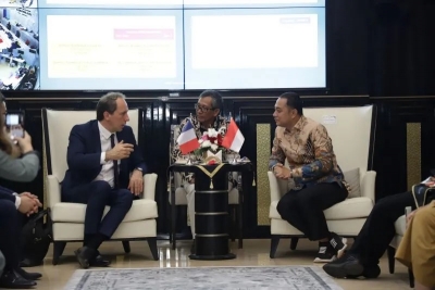L&#039;ambassadeur de France en Indonésie, Fabien Penone lors de sa rencontre avec le maire de Surabaya Eri Cahyadi à la mairie de Surabaya, mardi (18/7/2023). (ANTARA/HO-Diskominfo Surabaya)
