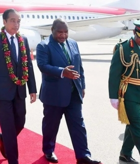 Präsident Jokowi  in Papua-Neuguinea wurde vom Premierminister James Marape begrüßt