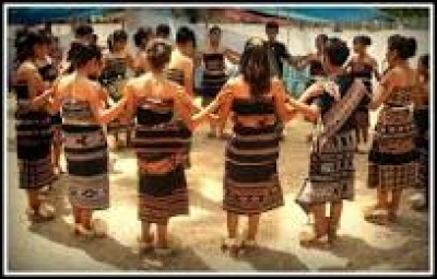 Der Padoa Tanz aus Papua