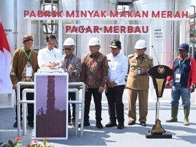 Der Präsident weiht die Fabrik zur Herstellung von rotem Speiseöl in Nord-Sumatra ein