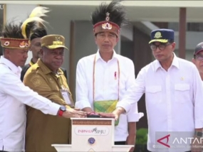 Präsident Jokowi hat den Flughafenbetrieb in Fakfak und Nabire eröffnet