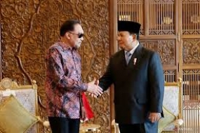 Indonesiens Verteidigungsminister Prabowo trifft den malaysischen Premierminister Anwar Ibrahim