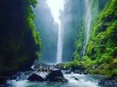 Der Langkuik Tinggi Wasserfall in Westsumatera